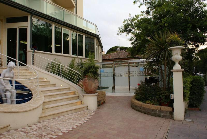 Hotel Lady Mary Milano Marittima Buitenkant foto