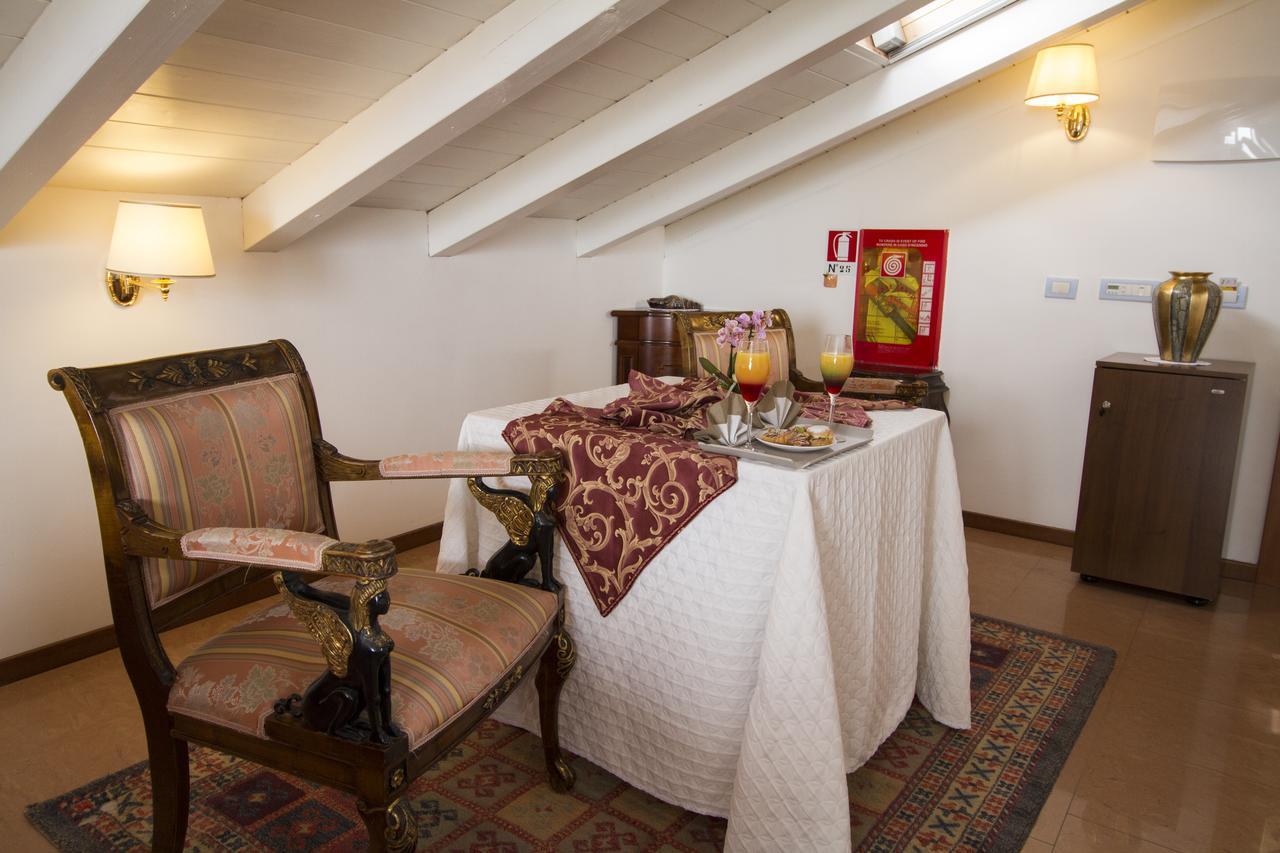 Hotel Lady Mary Milano Marittima Buitenkant foto