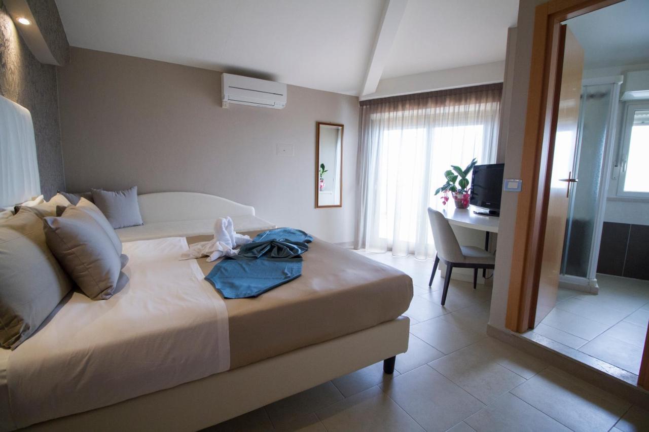 Hotel Lady Mary Milano Marittima Buitenkant foto