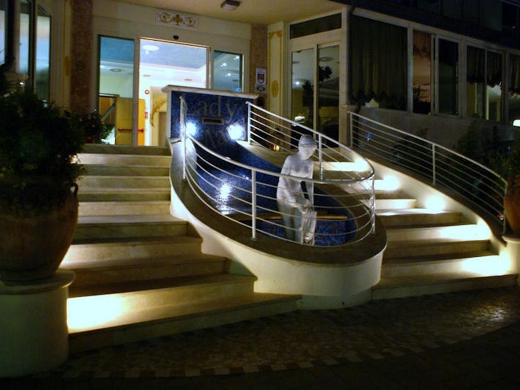 Hotel Lady Mary Milano Marittima Buitenkant foto